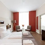 מלון Casa 3*